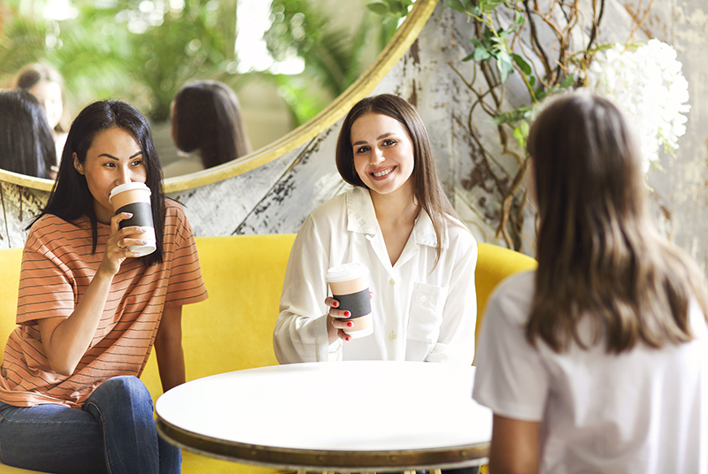 Hvorfor kan kaffebarer godt lide at bruge papirkopper til at holde kaffe?